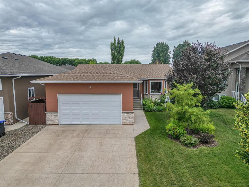 Property Photo: 14 Frobisher Crescent MB R7A 5B9