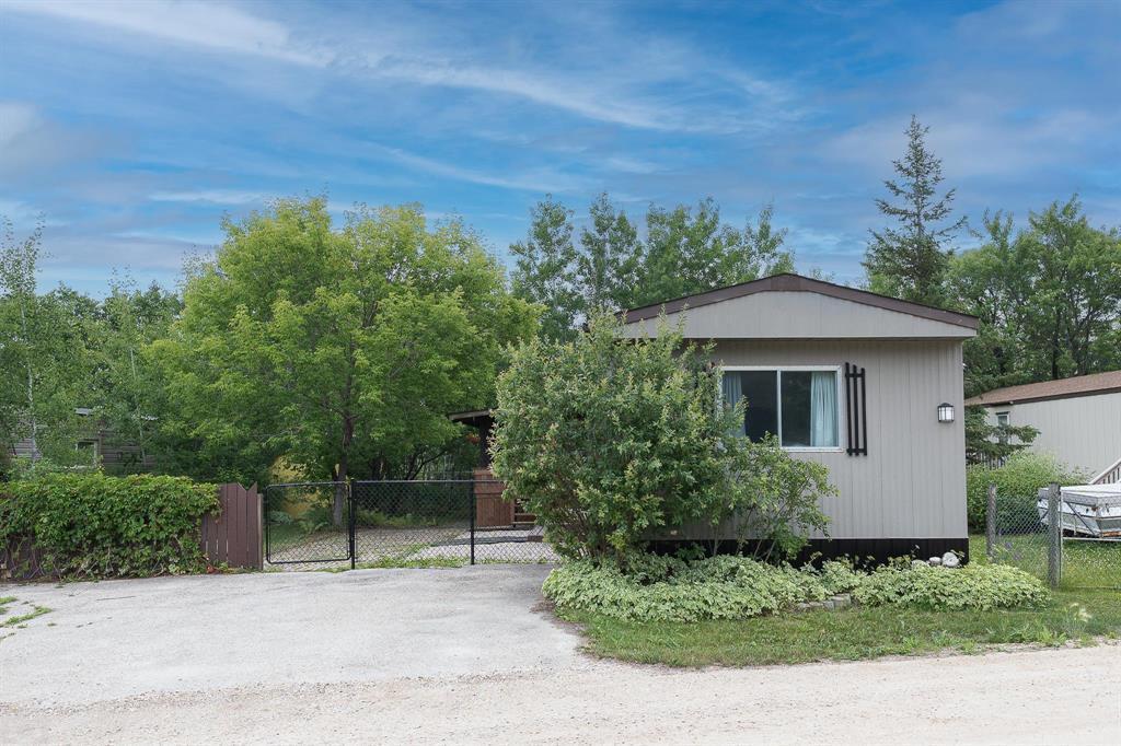 Property Photo: 39 Delta Crescent MB R1C 0G6
