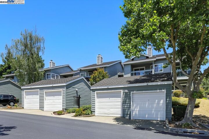 Property Photo: 7860 Canyon Meadow Cir H CA 94588