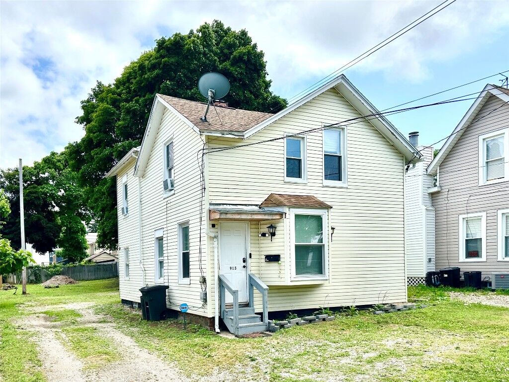 Property Photo:  915 W 2nd Street  PA 16507 