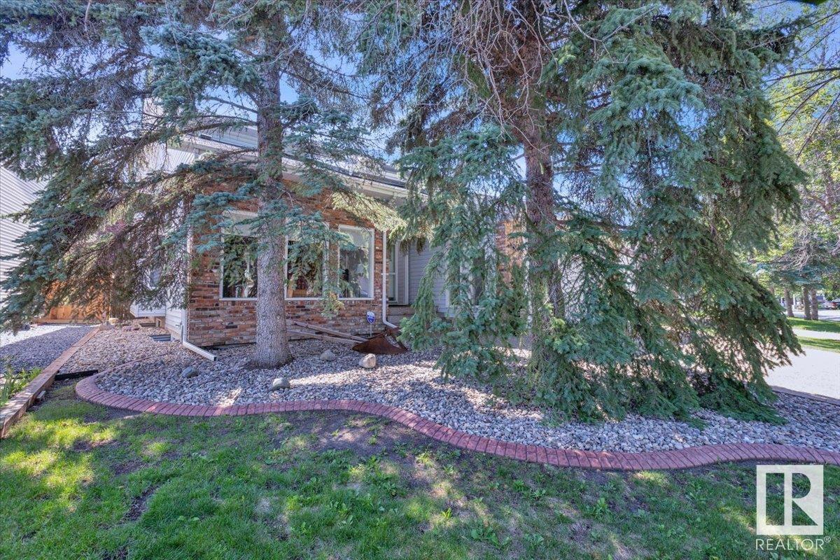 Property Photo:  229 Heath Road NW  AB T6R 1S1 