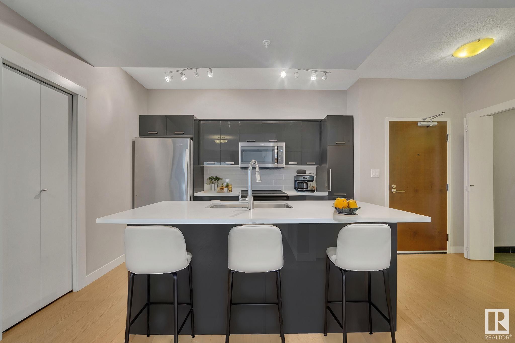 Property Photo:  10410 102 Avenue NW 2107  AB T5J 0E9 