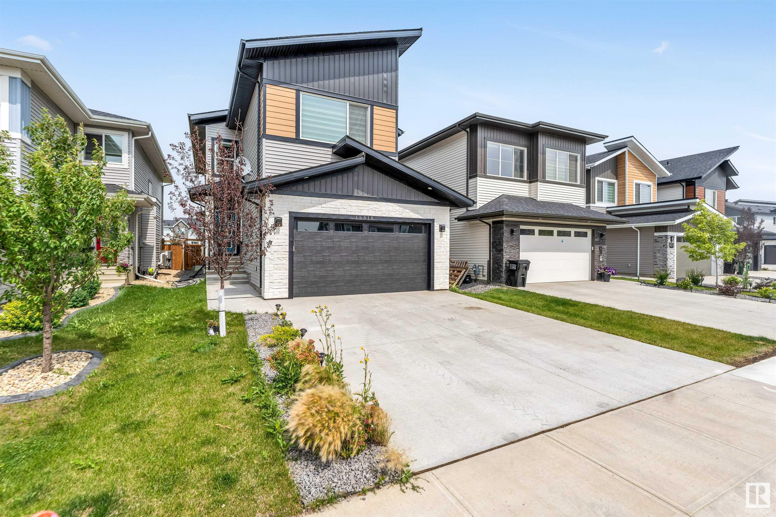 Property Photo:  15518 13A Avenue SW  AB T6W 1A4 