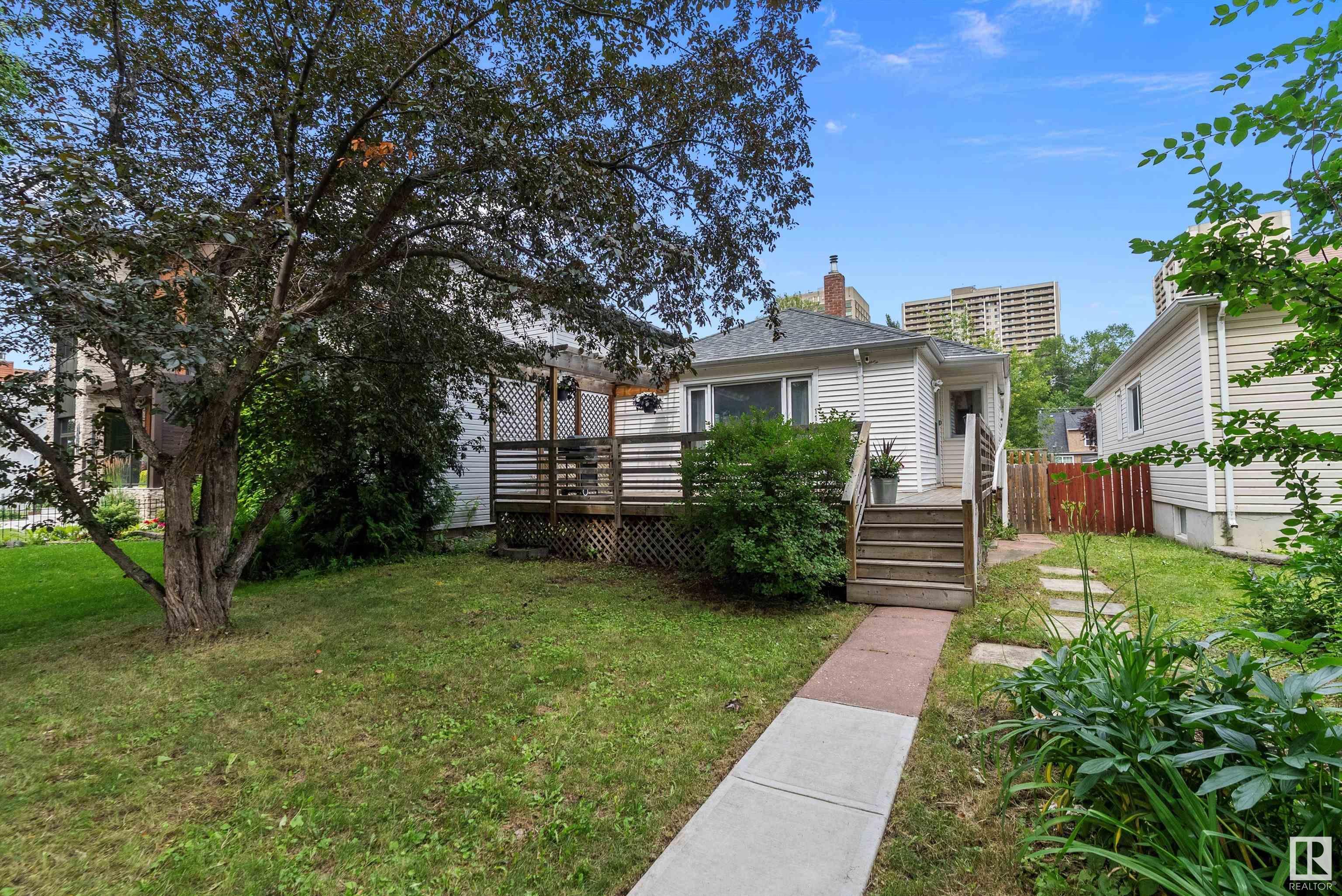 Property Photo:  11126 80 Avenue NW  AB T6G 0R5 