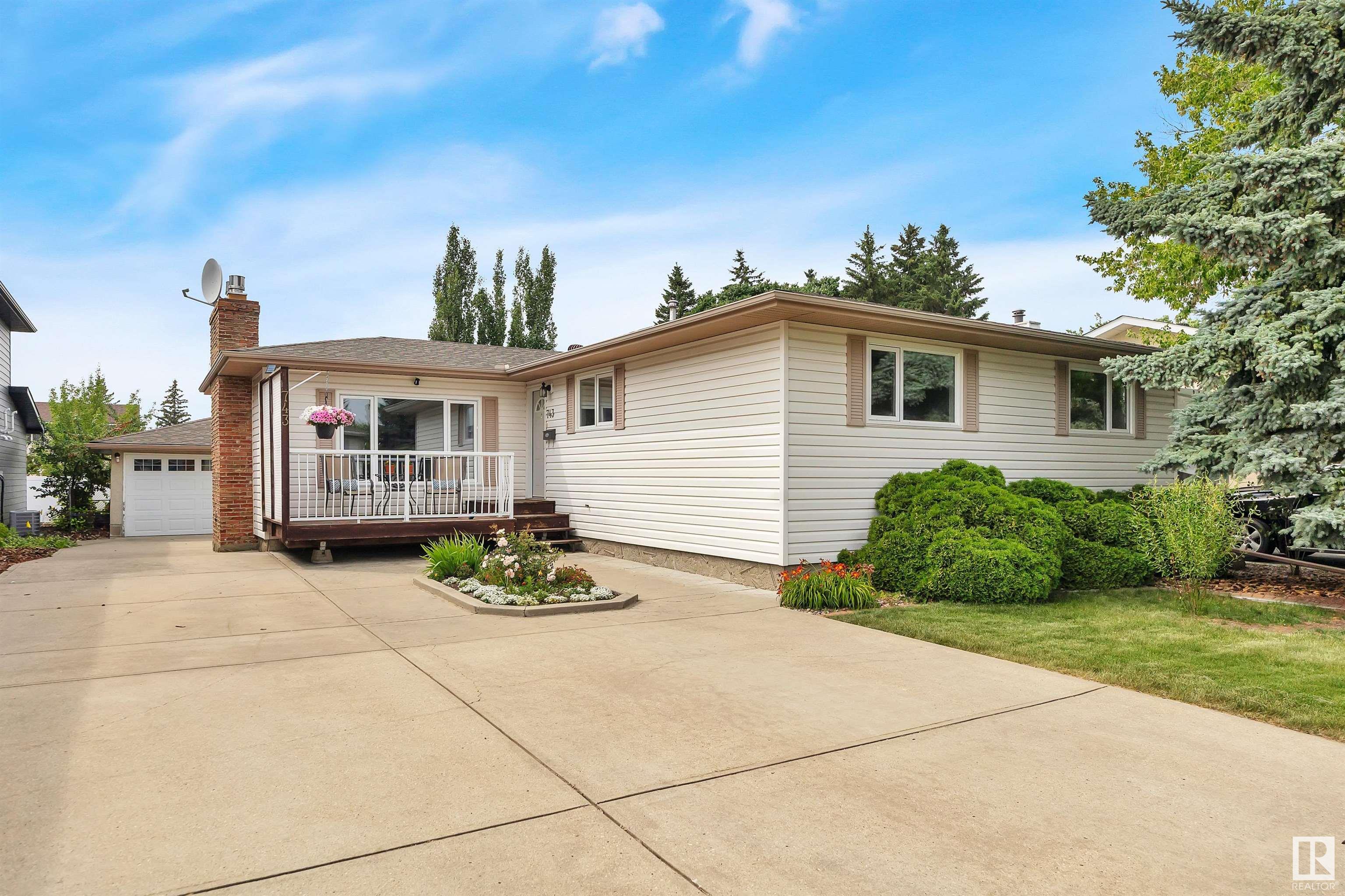 Property Photo:  743 Lee Ridge Road NW  AB T6K 0P6 