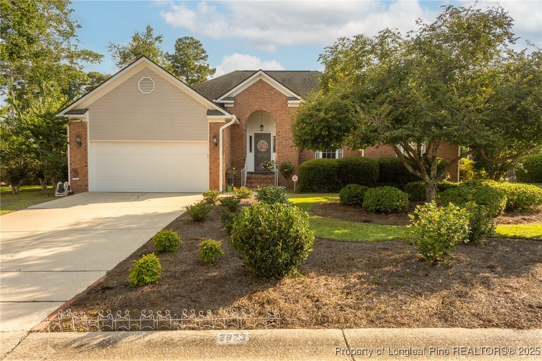 Property Photo:  2923 Rosecroft Drive  NC 28304 