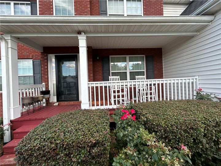 Property Photo:  