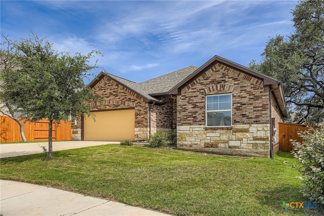 Property Photo: 121 Frogfruit Way TX 78666