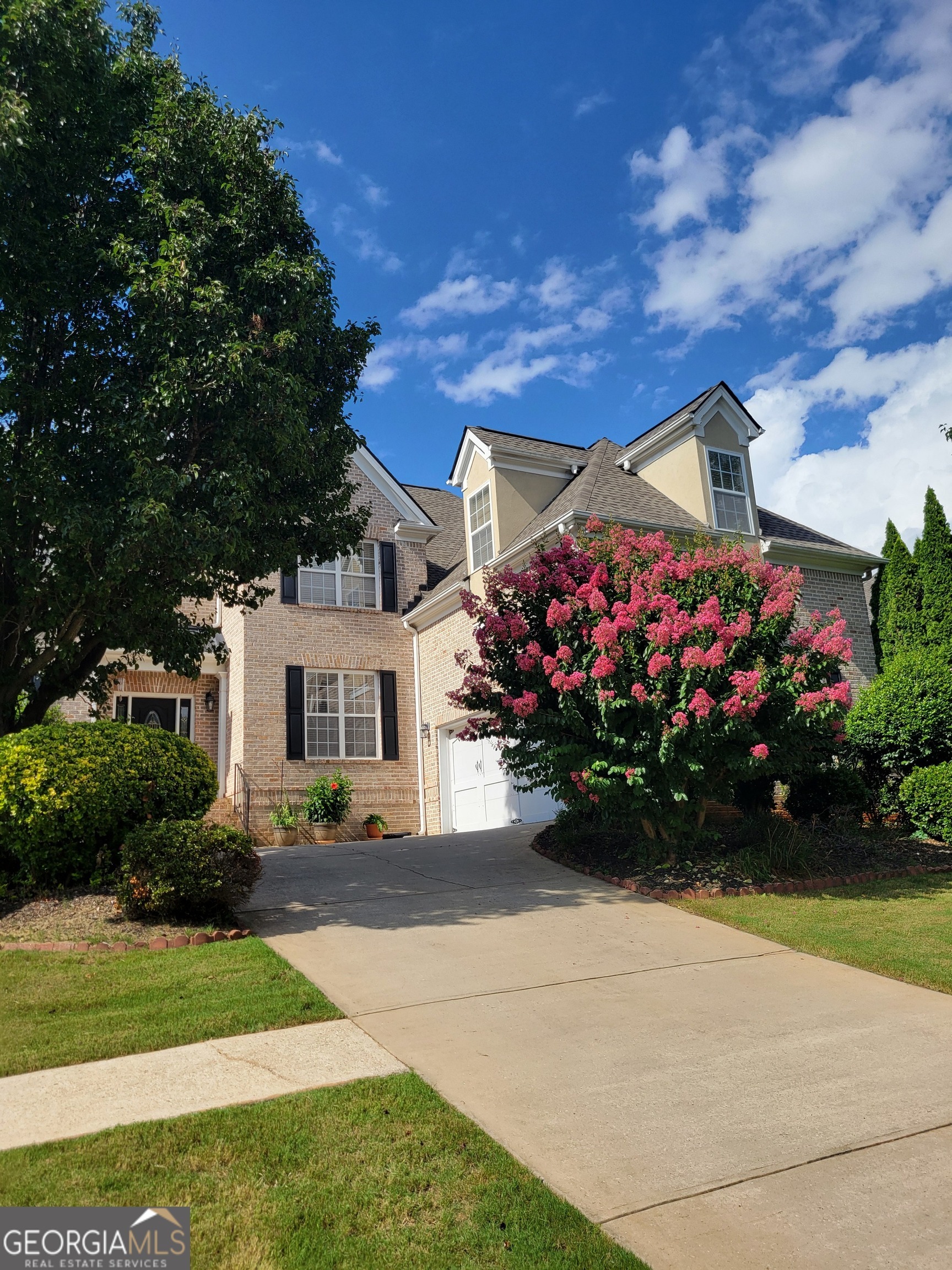 Property Photo: 221 Langshire Drive GA 30253