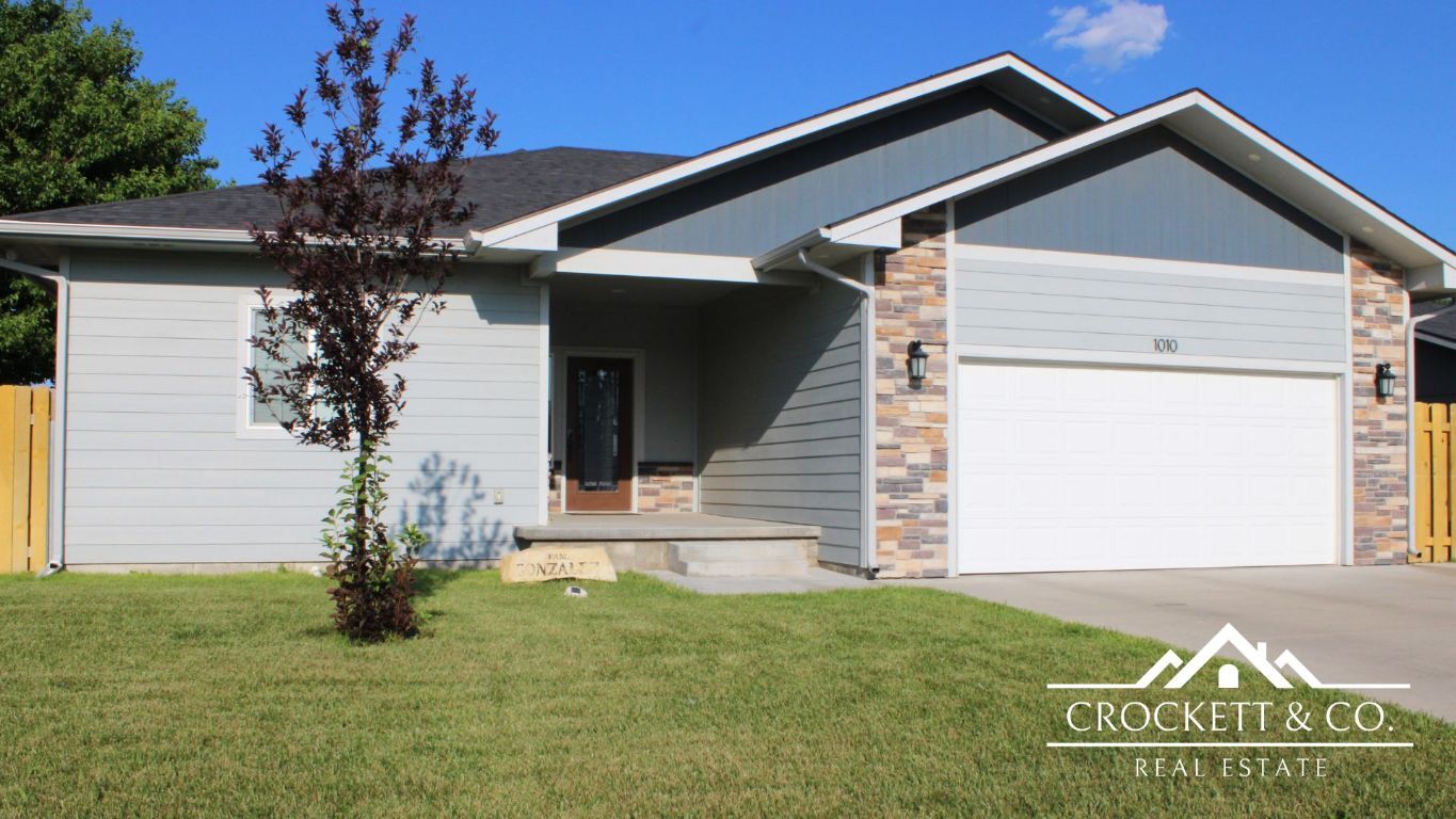 Property Photo:  1010 Smokey Hill Street  KS 67846 