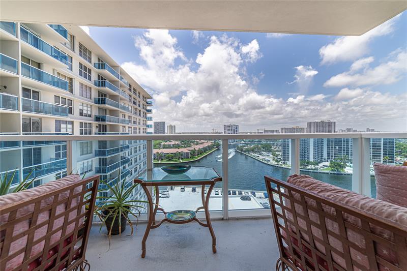Property Photo: 3800 S Ocean Dr 1424 FL 33019