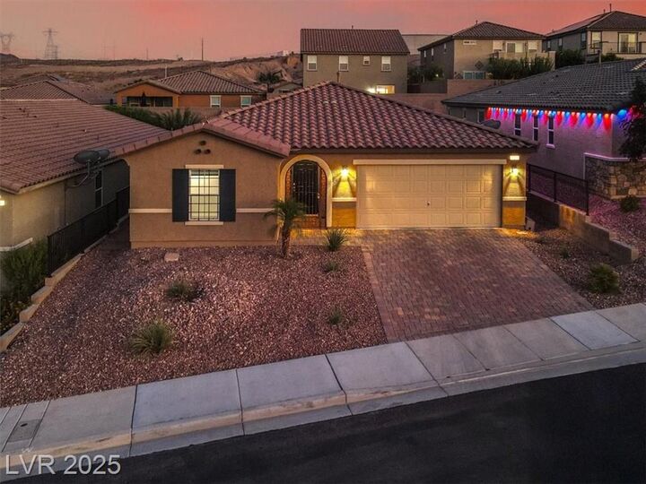 Property Photo: 925 Midnight View Avenue NV 89015