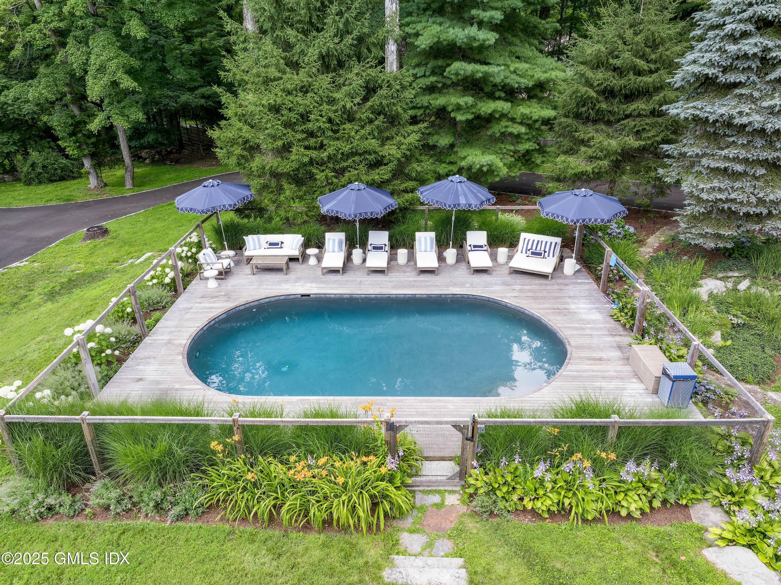 Property Photo:  46 Dayton Road  CT 06896 
