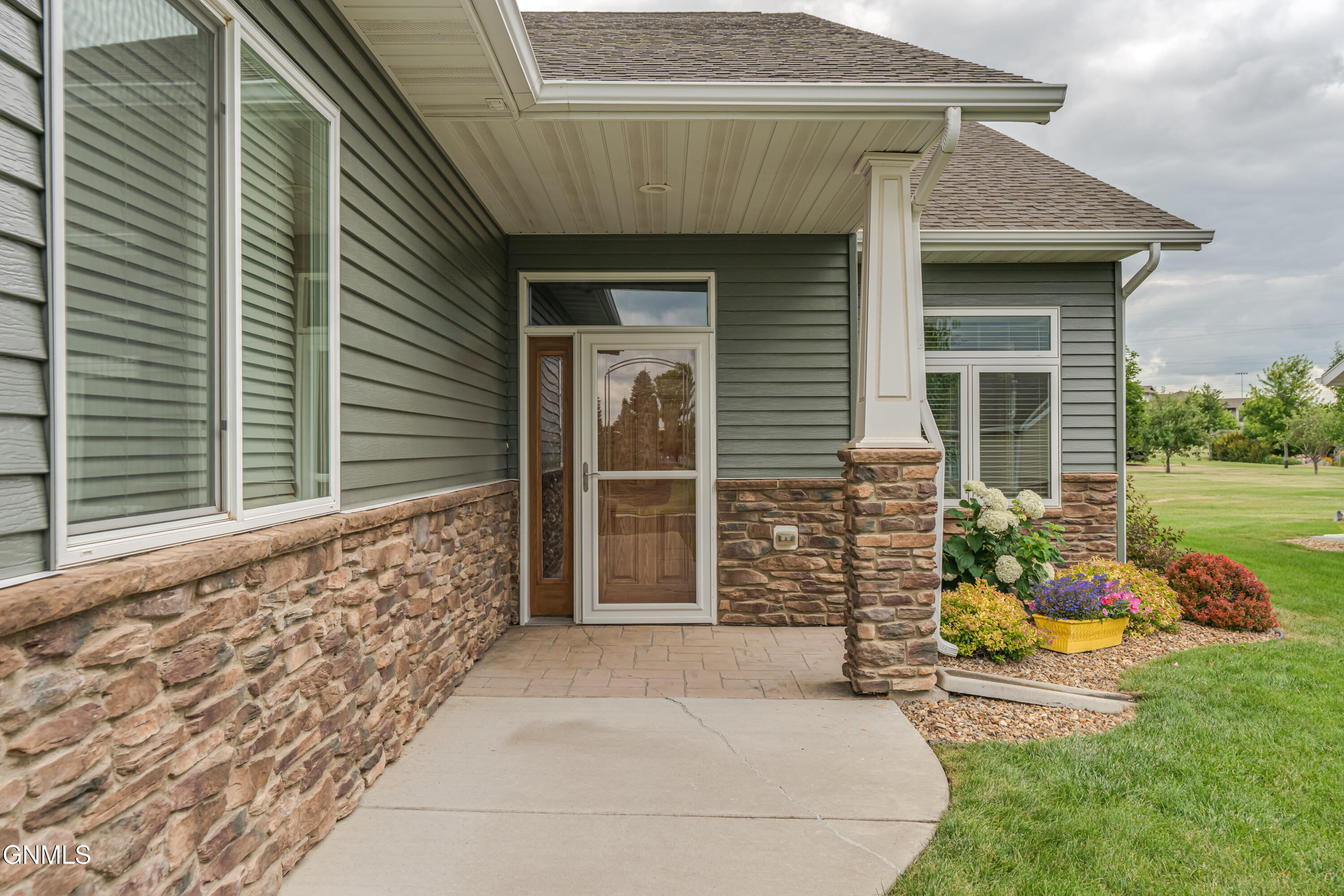 Property Photo:  3560 Edgewood Village Loop  ND 58503 
