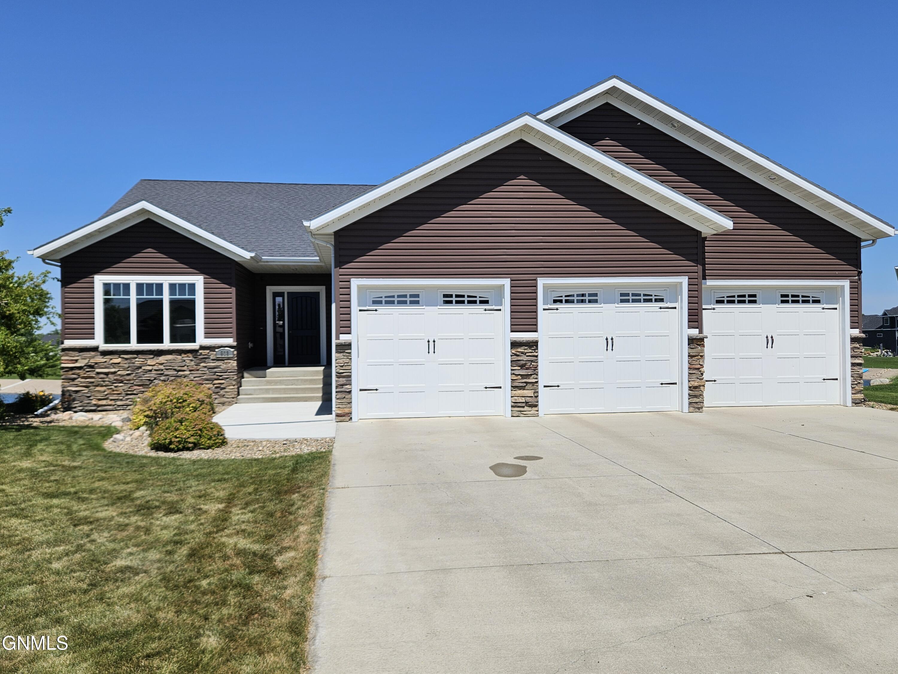 Property Photo: 902 Voyager Place ND 58504