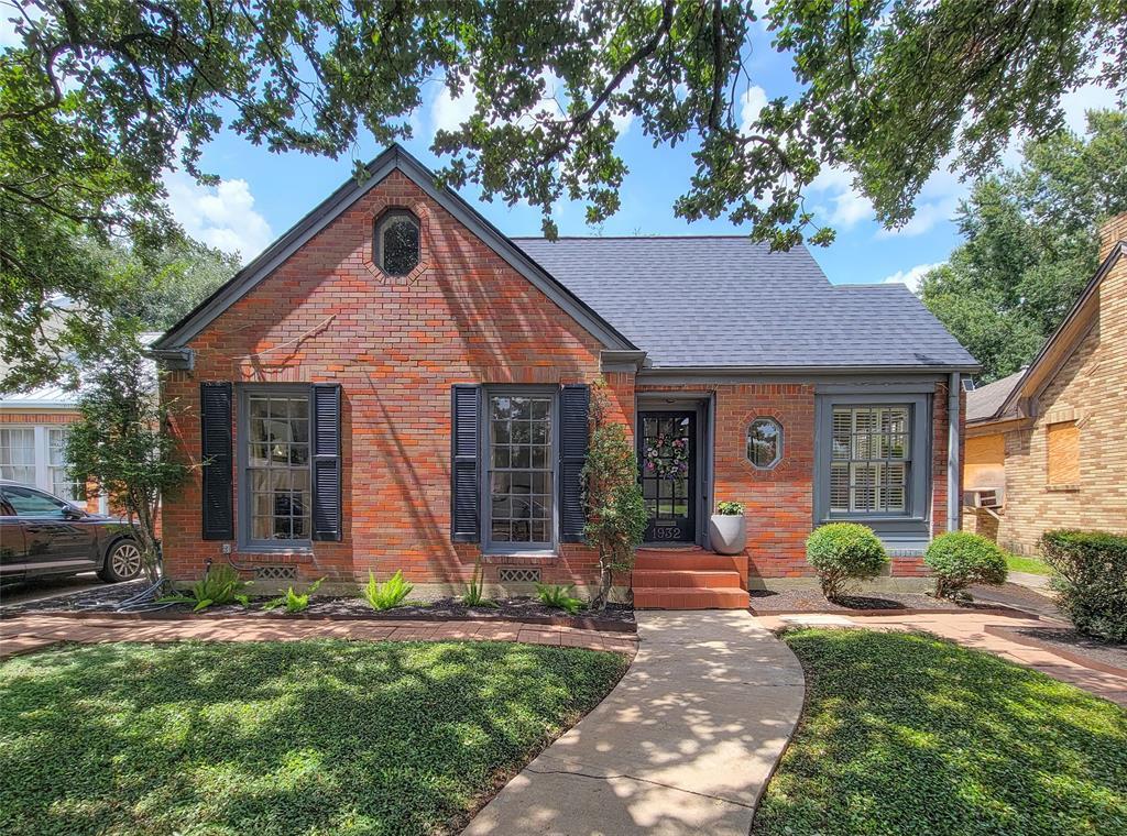 Property Photo: 1932 Lexington Street TX 77098