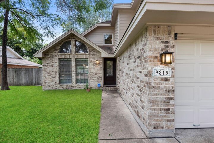 Property Photo:  9819 Stableway Drive  TX 77065 