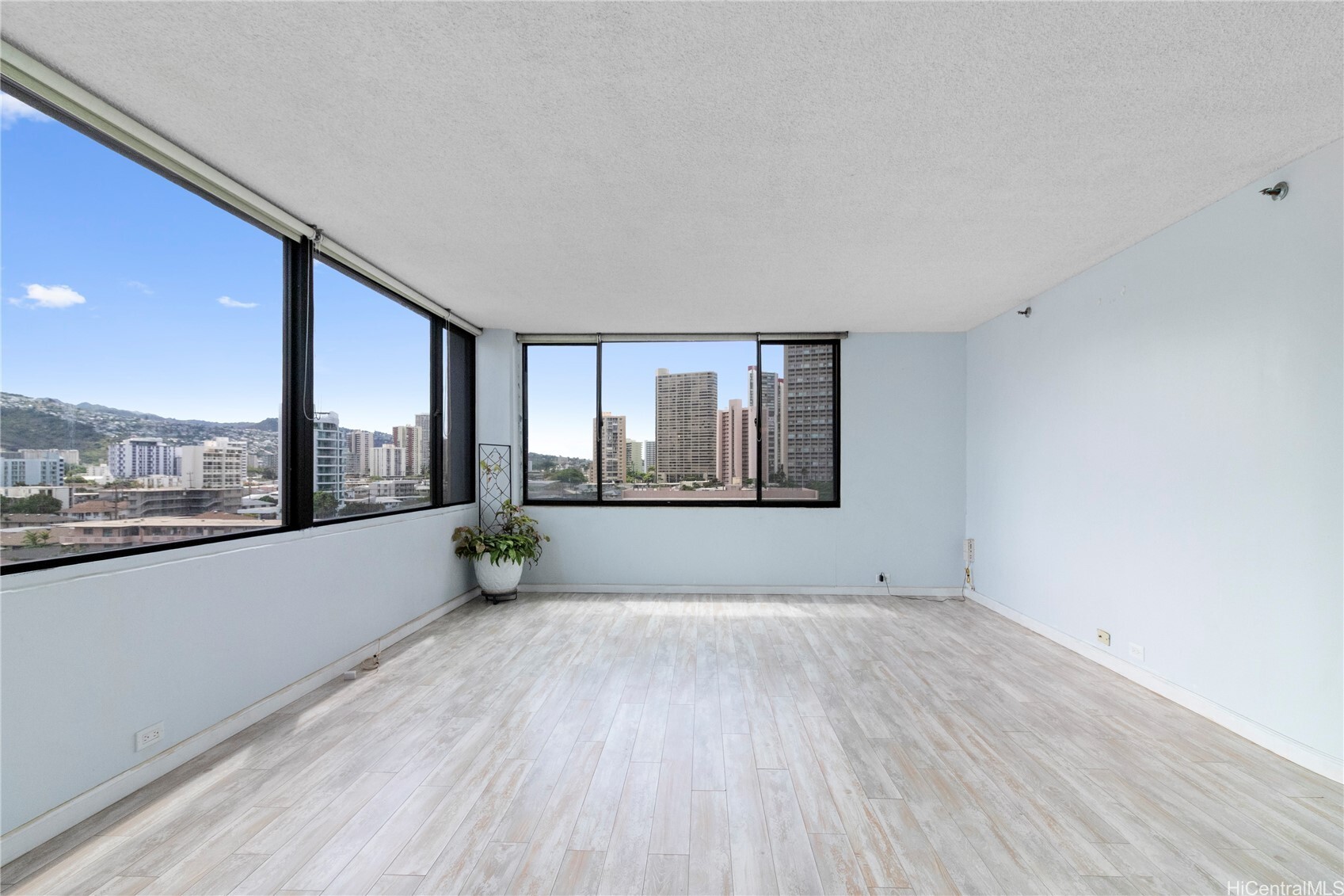 Property Photo: 2232 Kapiolani Boulevard 704 HI 96826