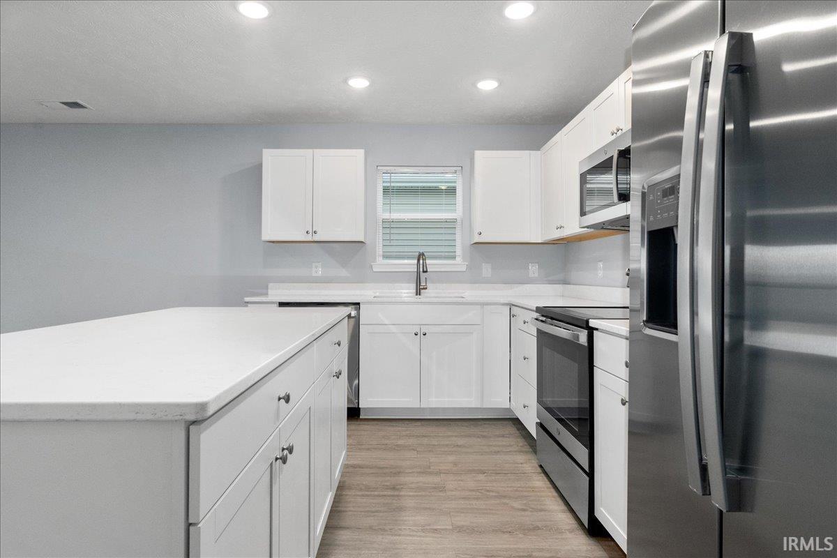 Property Photo:  1725 W Rose Court  IN 47670 
