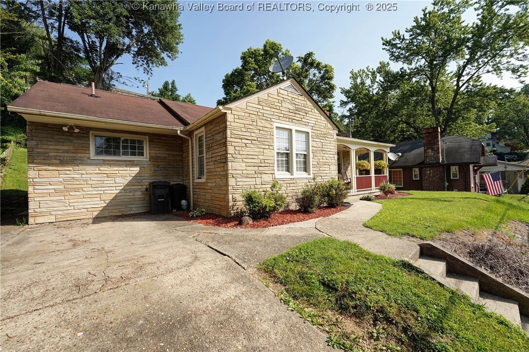 Property Photo:  1009 Wilkie Drive  WV 25314 