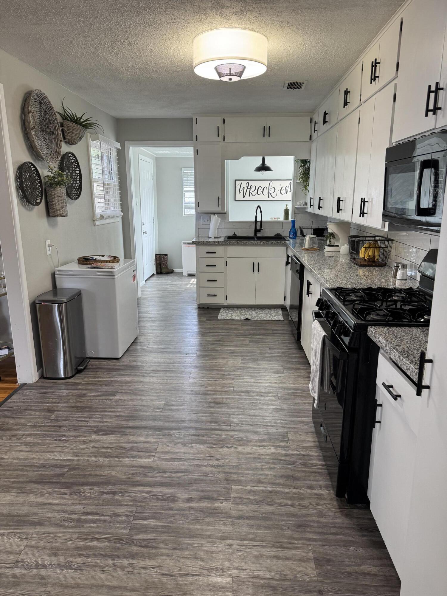 Property Photo: 4206 42nd Street TX 79413