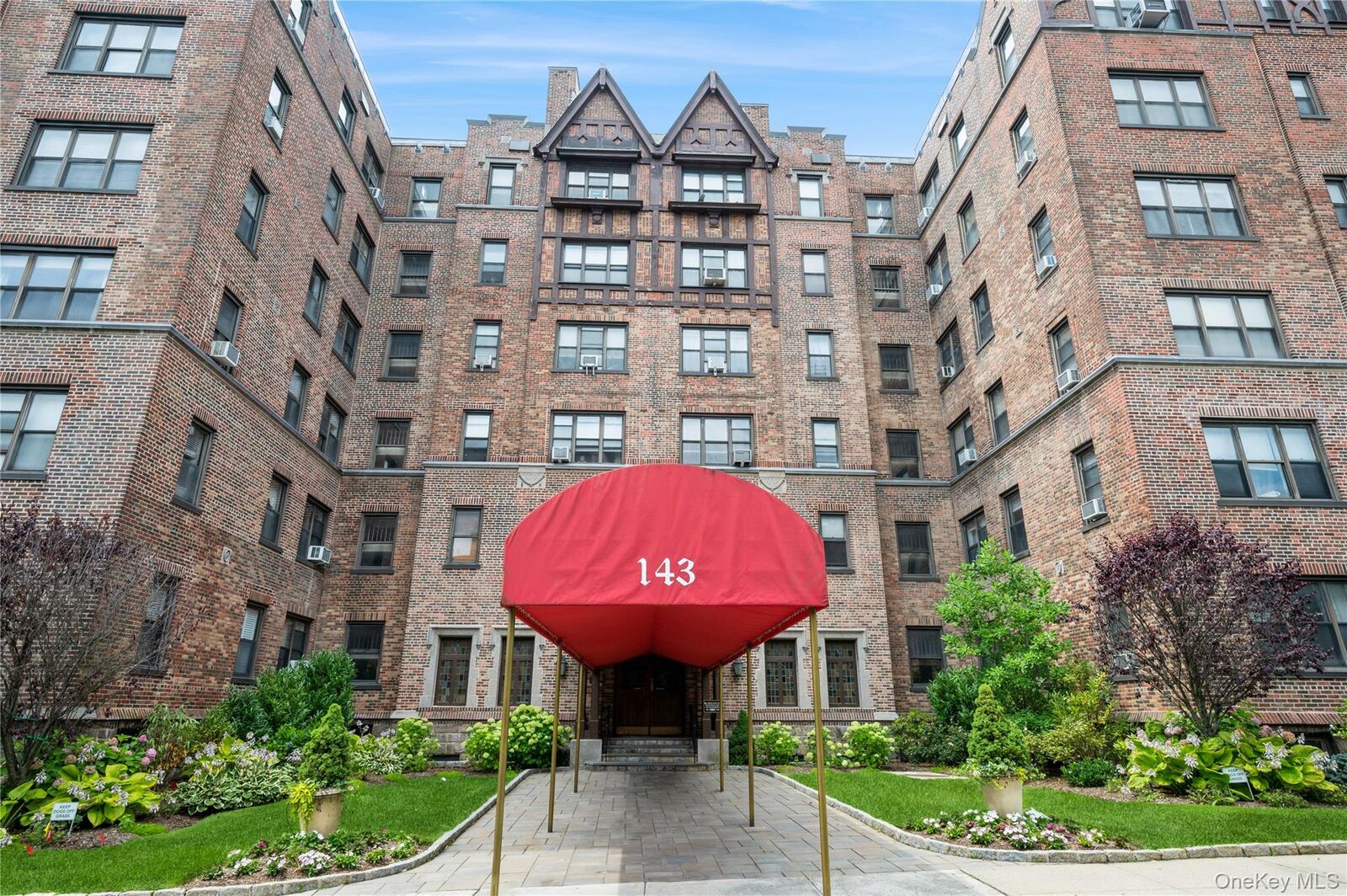 Property Photo:  143 Garth Road 4E  NY 10583 