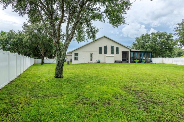 Property Photo:  12407 Creek Edge Drive  FL 33579