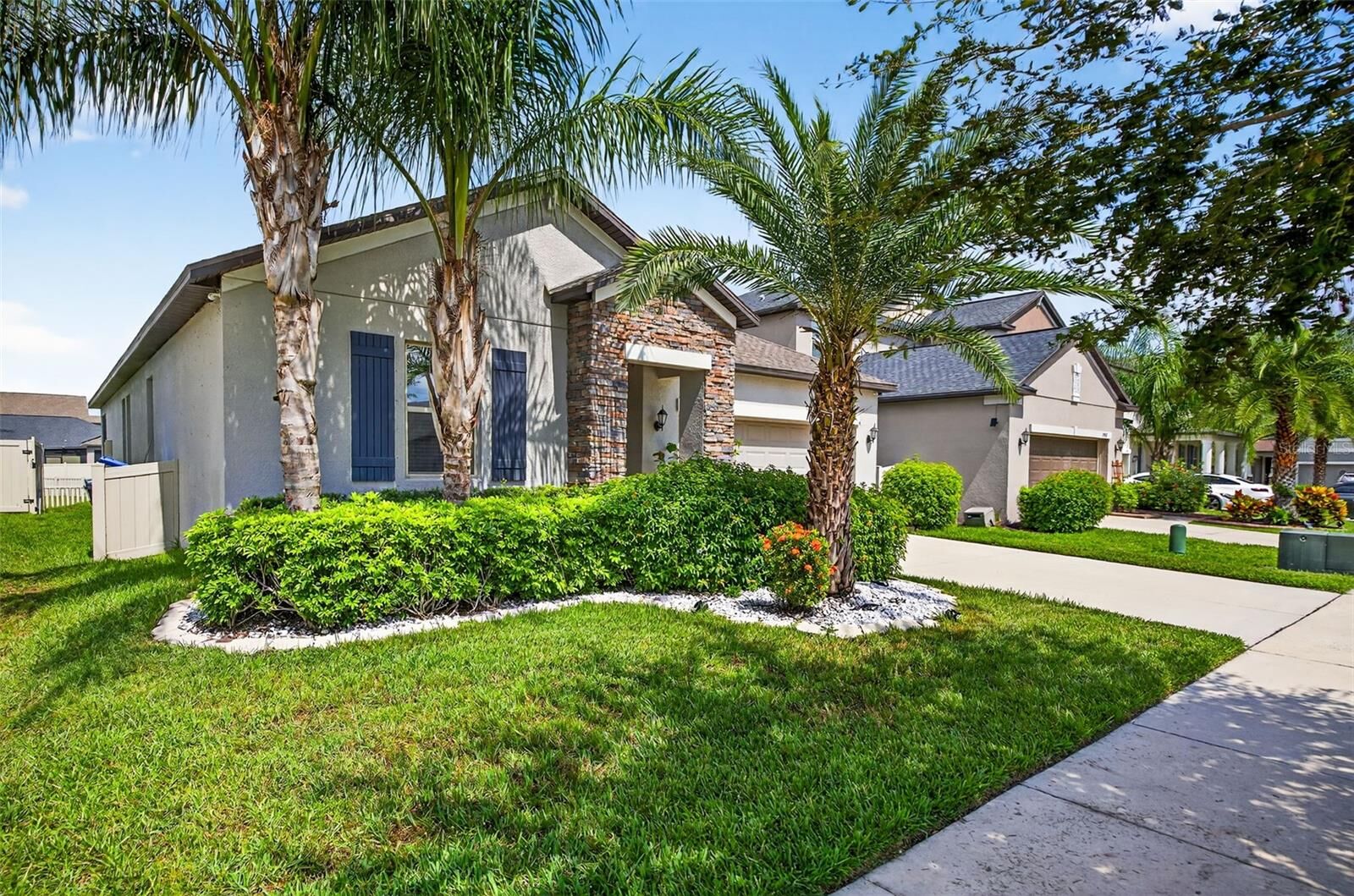 Property Photo: 13905 Painted Bunting Lane FL 33579