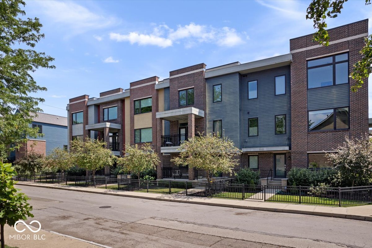 Property Photo: 1009 N Park Avenue IN 46202
