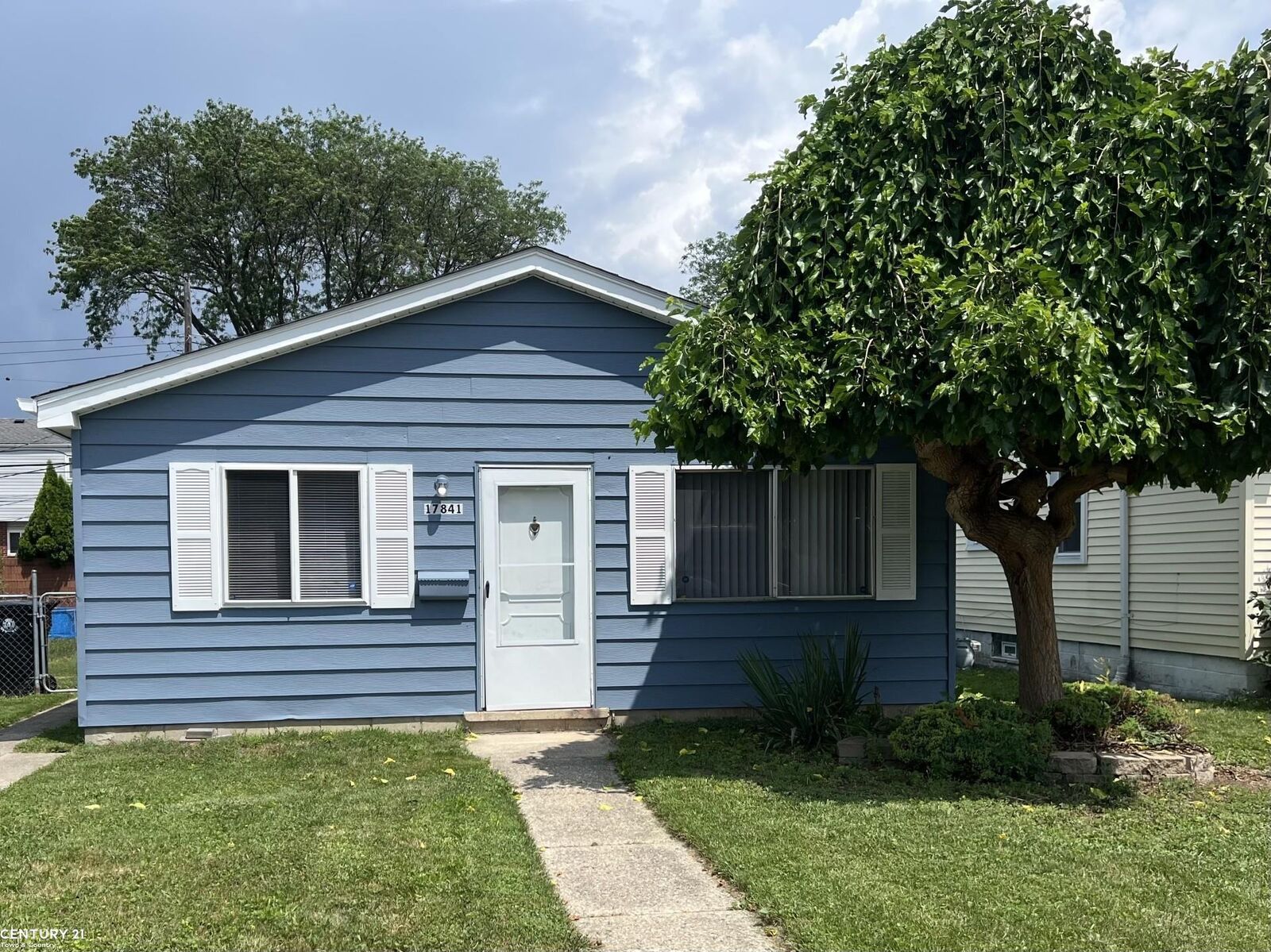 Property Photo:  17841 Tennyson Street  MI 48066 
