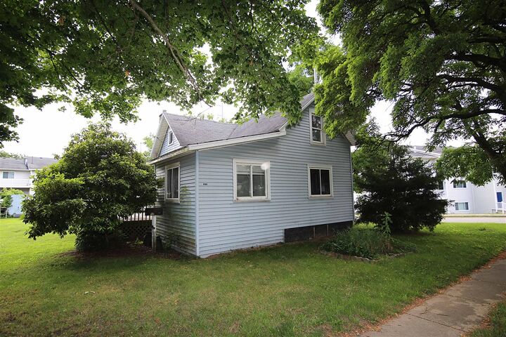 Property Photo:  406 Spring Street  MI 49093 