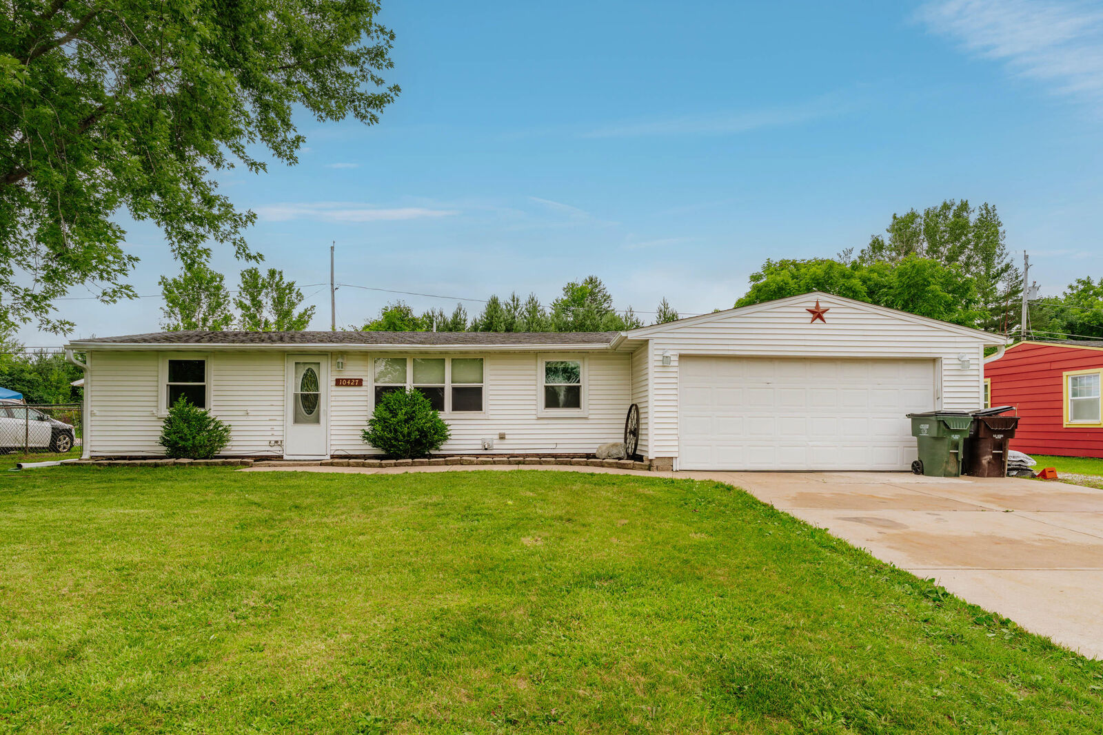 Property Photo:  10427 Caddy Ln  WI 53108 