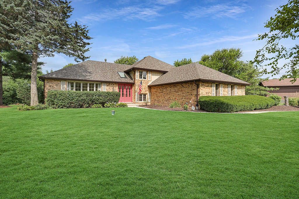 Property Photo: 14562 S Hawthorne Court IL 60491