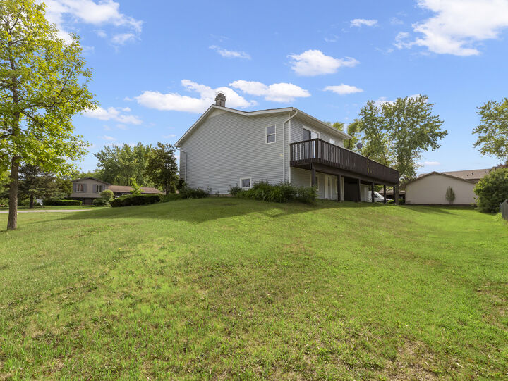 Property Photo:  1100 Millbrook Drive  IL 60047 