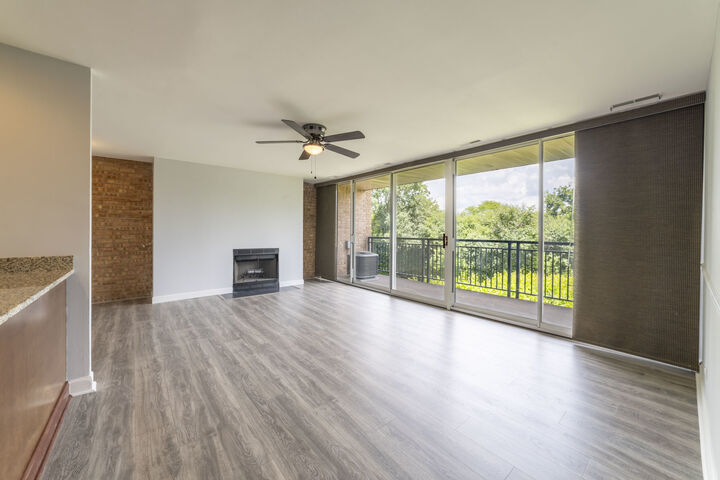 Property Photo: 6020 Oakwood Drive 2F IL 60532