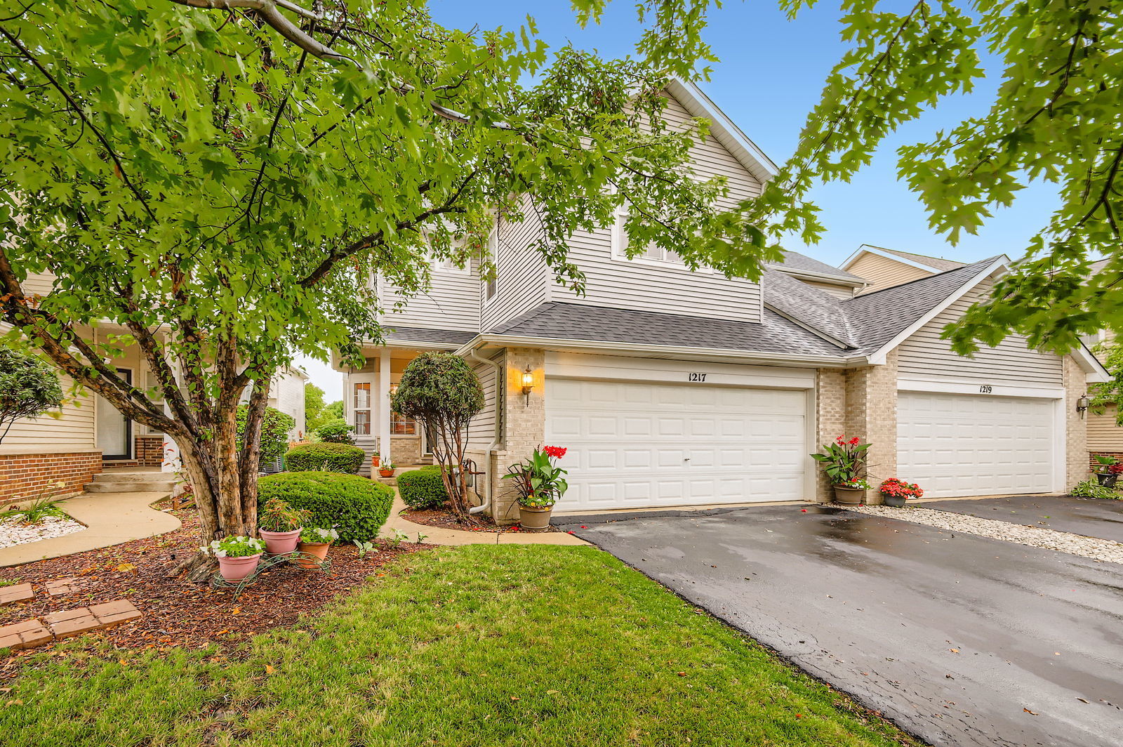 Property Photo: 1217 Grand Boulevard IL 60446