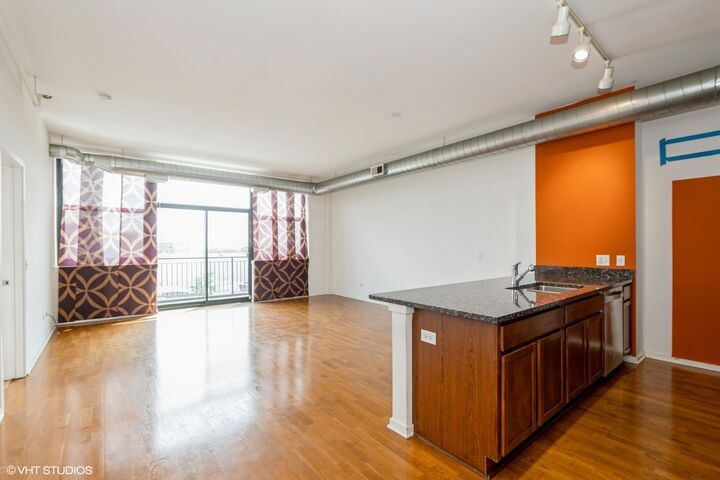 Property Photo: 2323 W Pershing Road 611 IL 60609