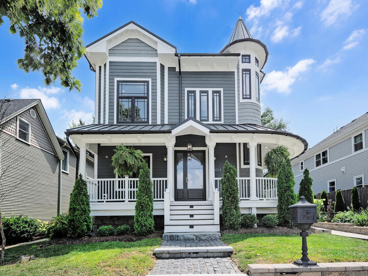 Property Photo: 424 E Maple Avenue IL 60525
