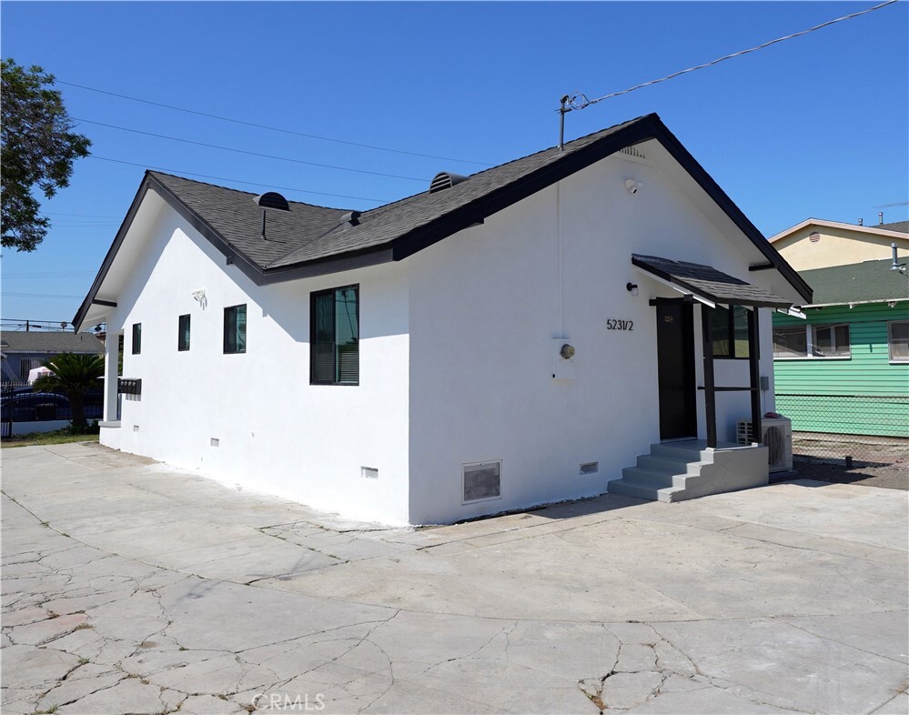 Property Photo: 823 78th Street W 1/2 CA 90044