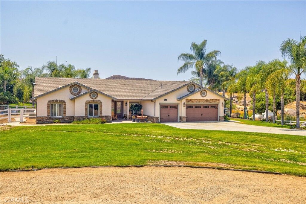 Property Photo:  21551 Via Liago  CA 92570 