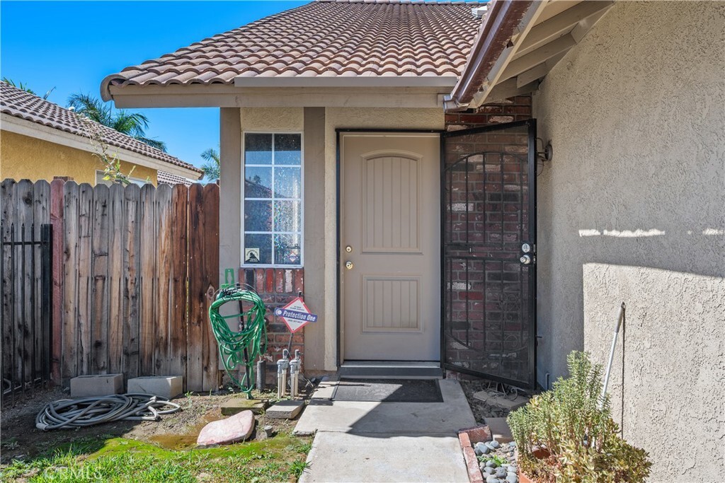 Property Photo:  25239 Dana Lane  CA 92551 