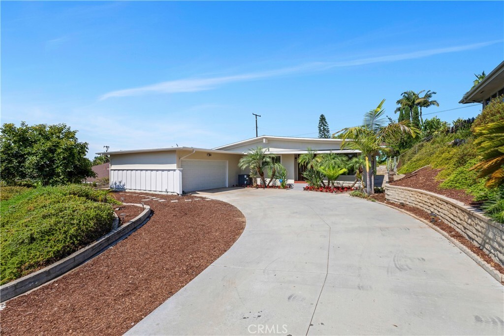 Property Photo:  1219 N Raymond Avenue  CA 92831 