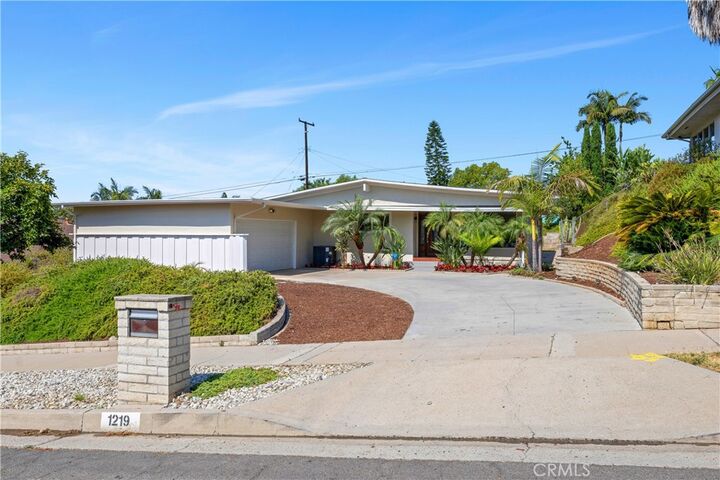 Property Photo:  1219 N Raymond Avenue  CA 92831 