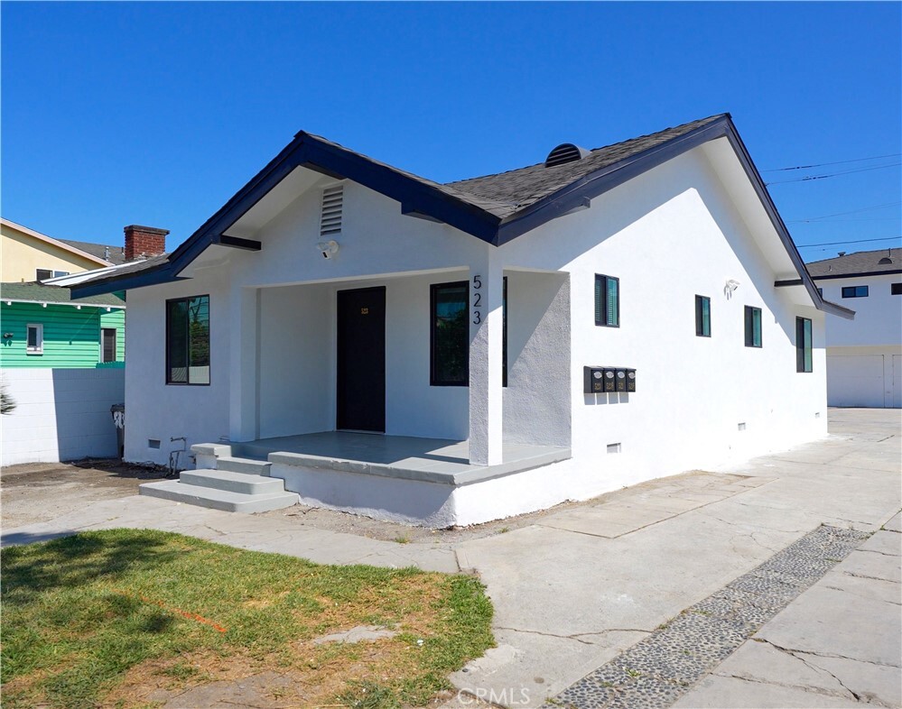 Property Photo: 523 78th Street W CA 90044