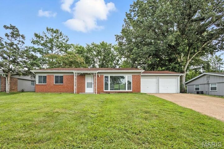 1018 Tempo Drive  St Louis MO 63146 photo