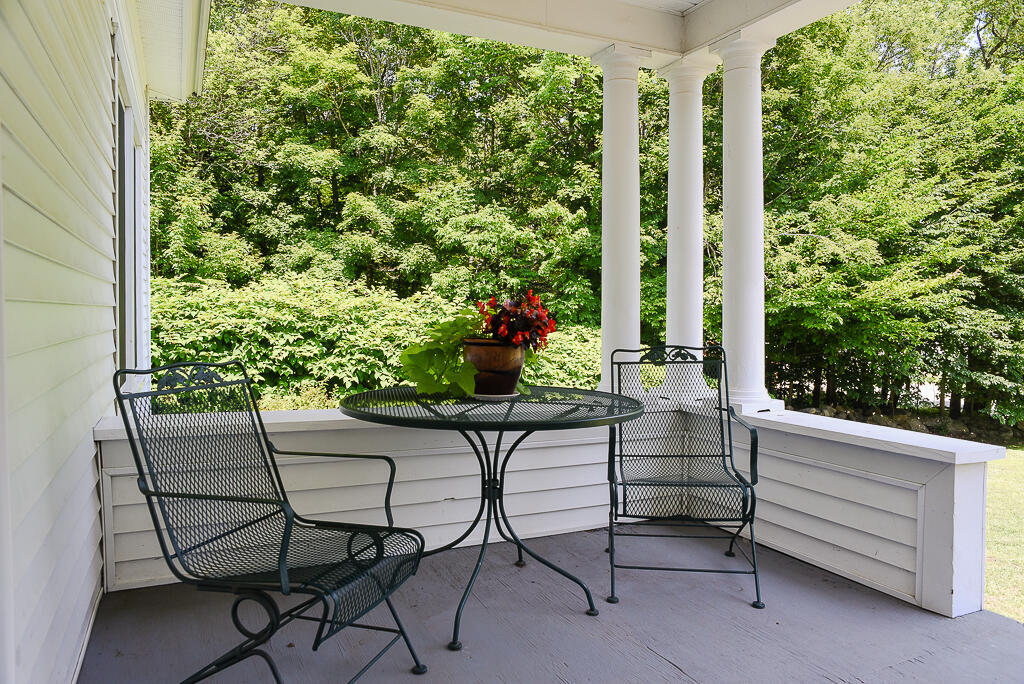 Property Photo:  16 Pinetree Lane  ME 04289 