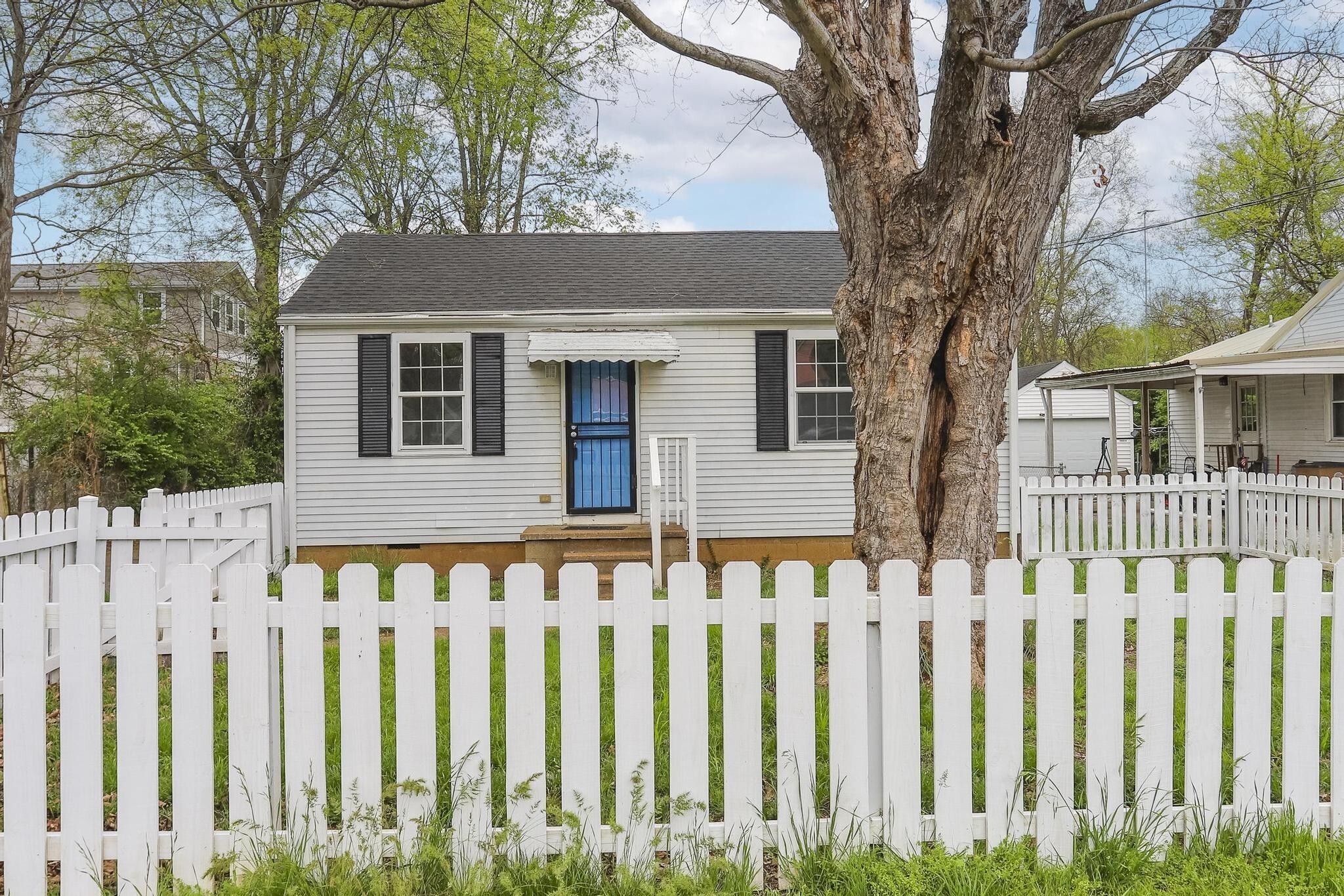 Property Photo: 5506 Winn Ave TN 37209
