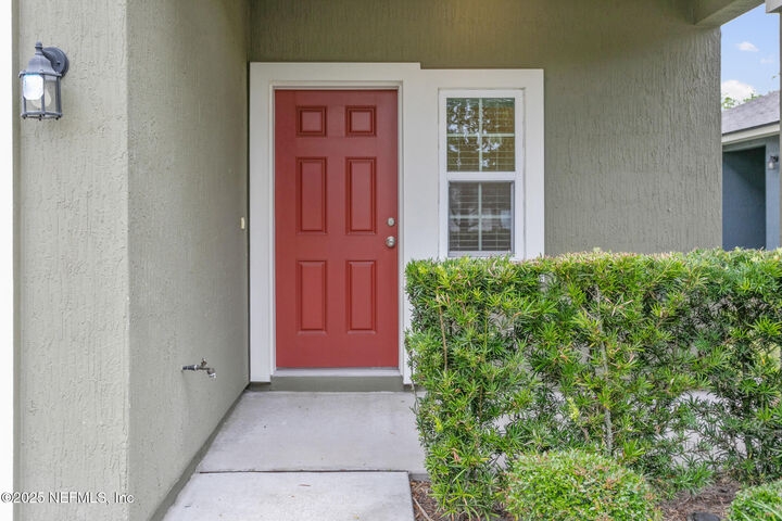 Property Photo: 2517 Caney Oaks Drive W FL 32218