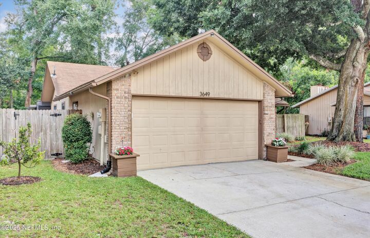Property Photo: 3649 Lumberjack Way FL 32223