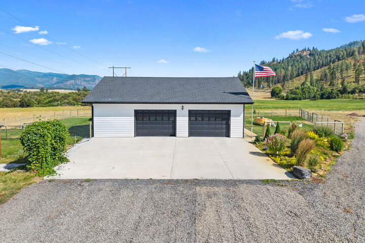 Property Photo:  1983 Heine Rd  WA 99109 